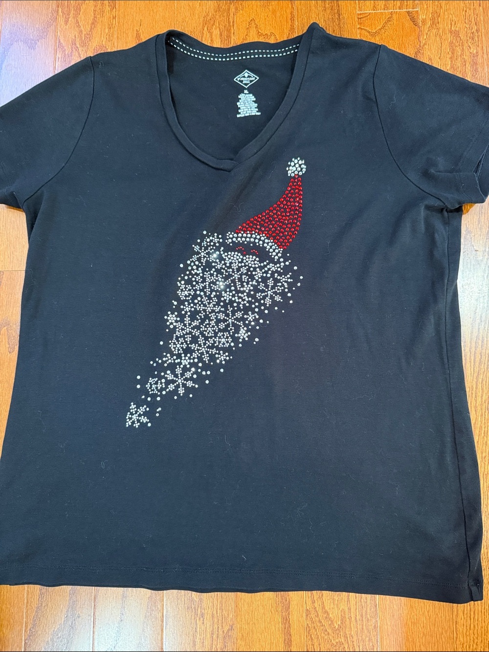 St. John’s Bay Crystal Santa Snowflake V-Neck Tee Size XL